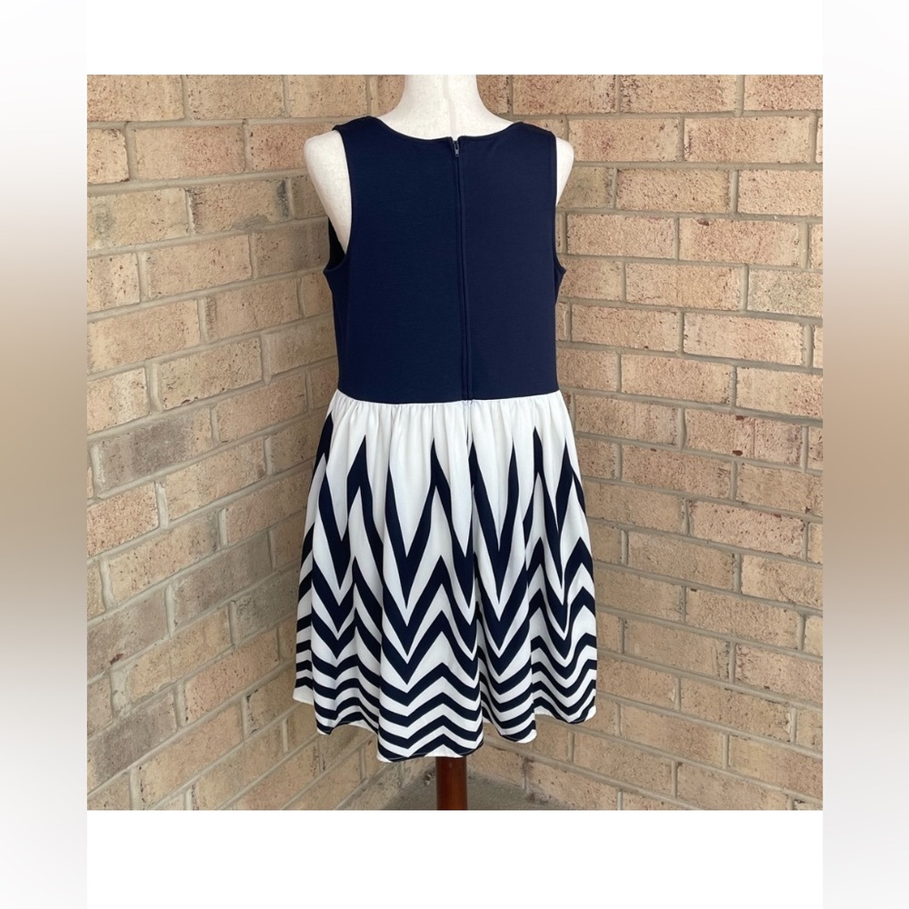 Xhilaration Junior Navy Blue Ivory White Sleeveless Chevron Dress small